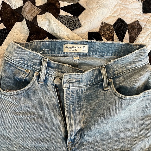 Abercrombie and Fitch 90s Straight Ultra High Rise Size 27 - Picture 2 of 4